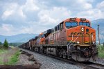 BNSF 7450 leads an empty coal train east at Belknap 